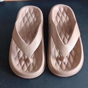 Comfortable EVA Flip Flop, soft, lightweight size 10 Unisex.